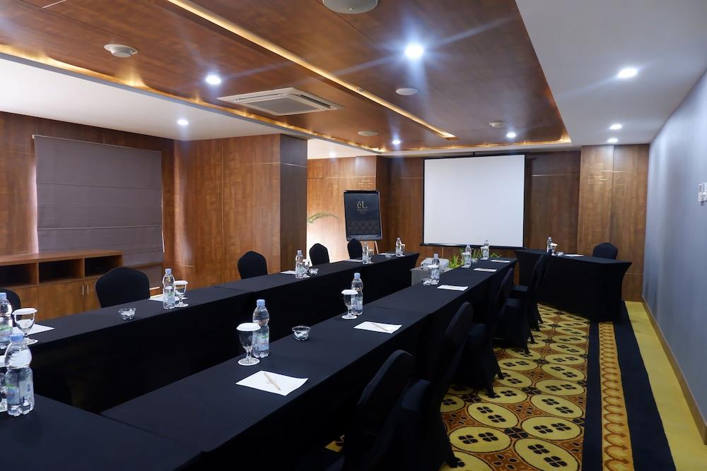 El Hotel Yogyakarta Malioboro Exterior foto